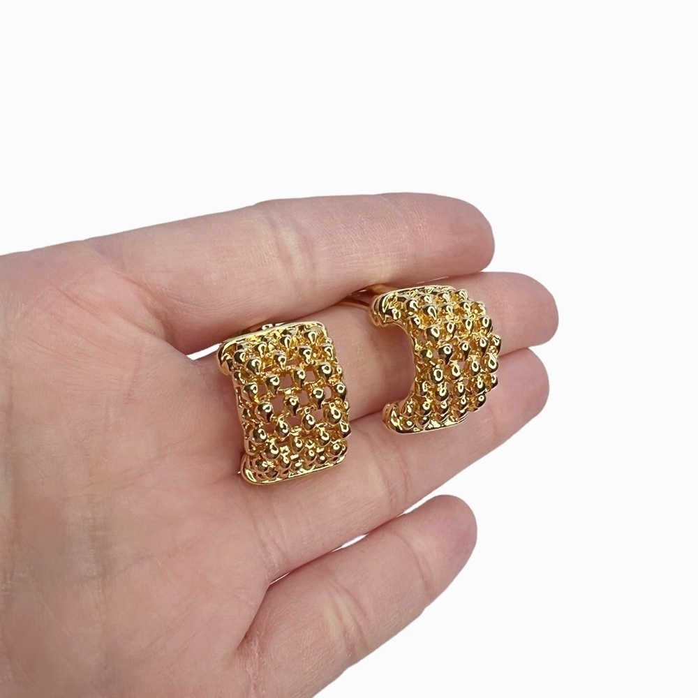 Vintage Gold Tone Boucle Textured Curved Clip On Cluster Huggy Earrings
